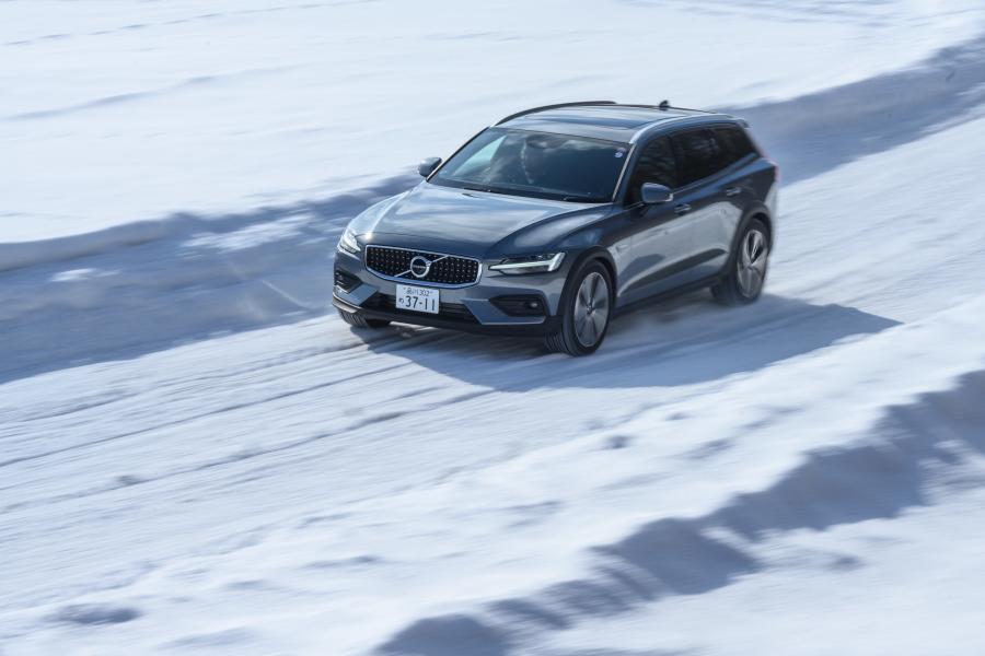  Volvo V60 T5 Cross Country 2018 года  (JP) (фото 13 из 18)